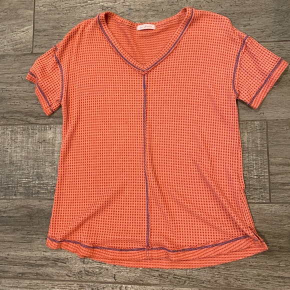 Tops - Women’s orange v neck top- S